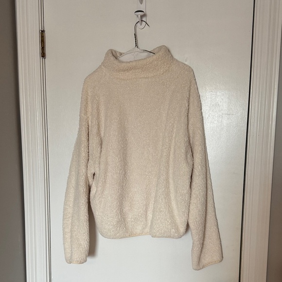 NWOT- H&M-  Cream Pullover Sweater- size medium - Picture 2 of 3